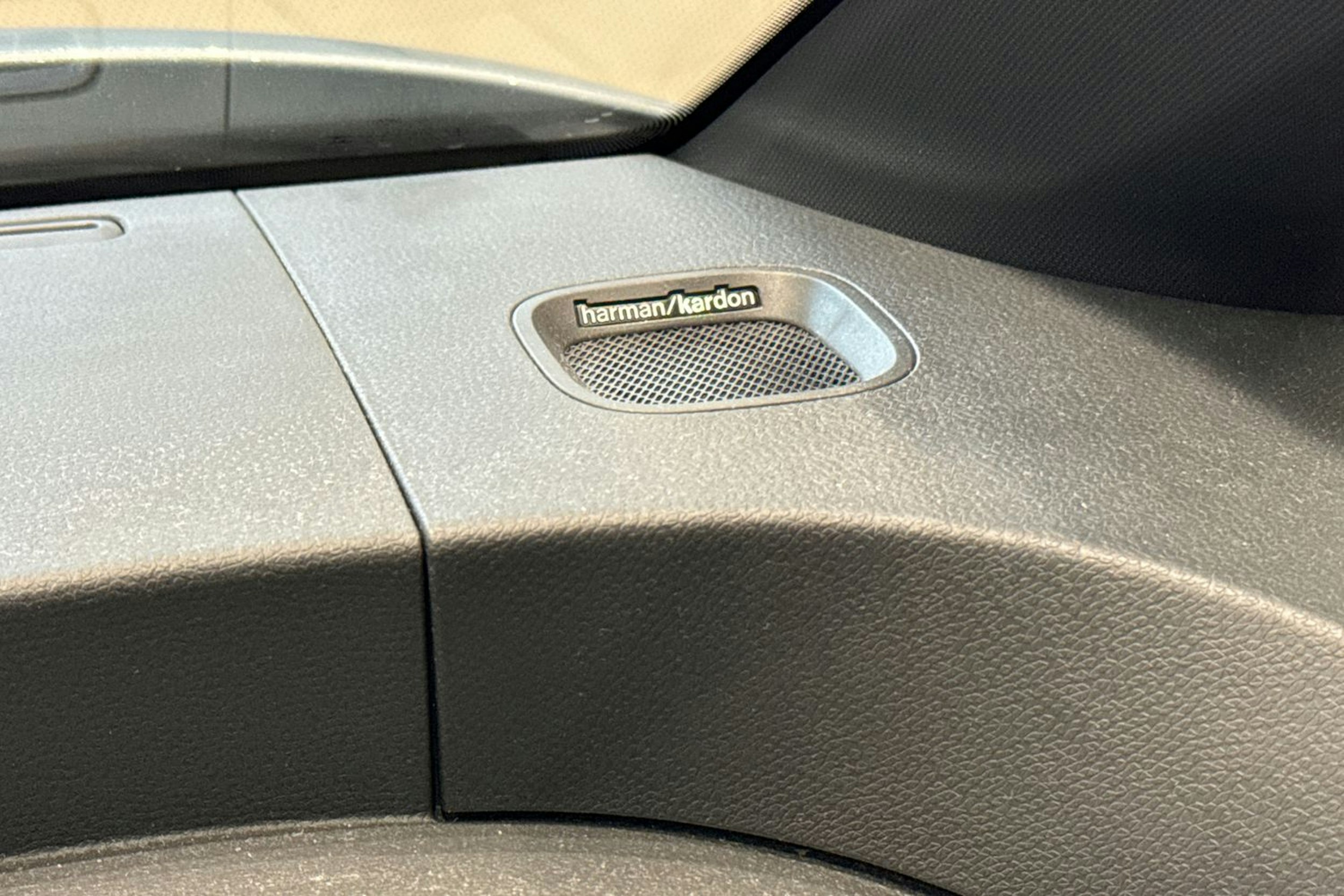 punainen Volkswagen ID. Buzz 2025 kuva 38.