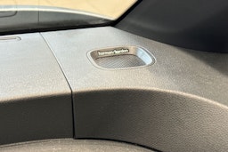 punainen Volkswagen ID. Buzz 2025 kuva 38.