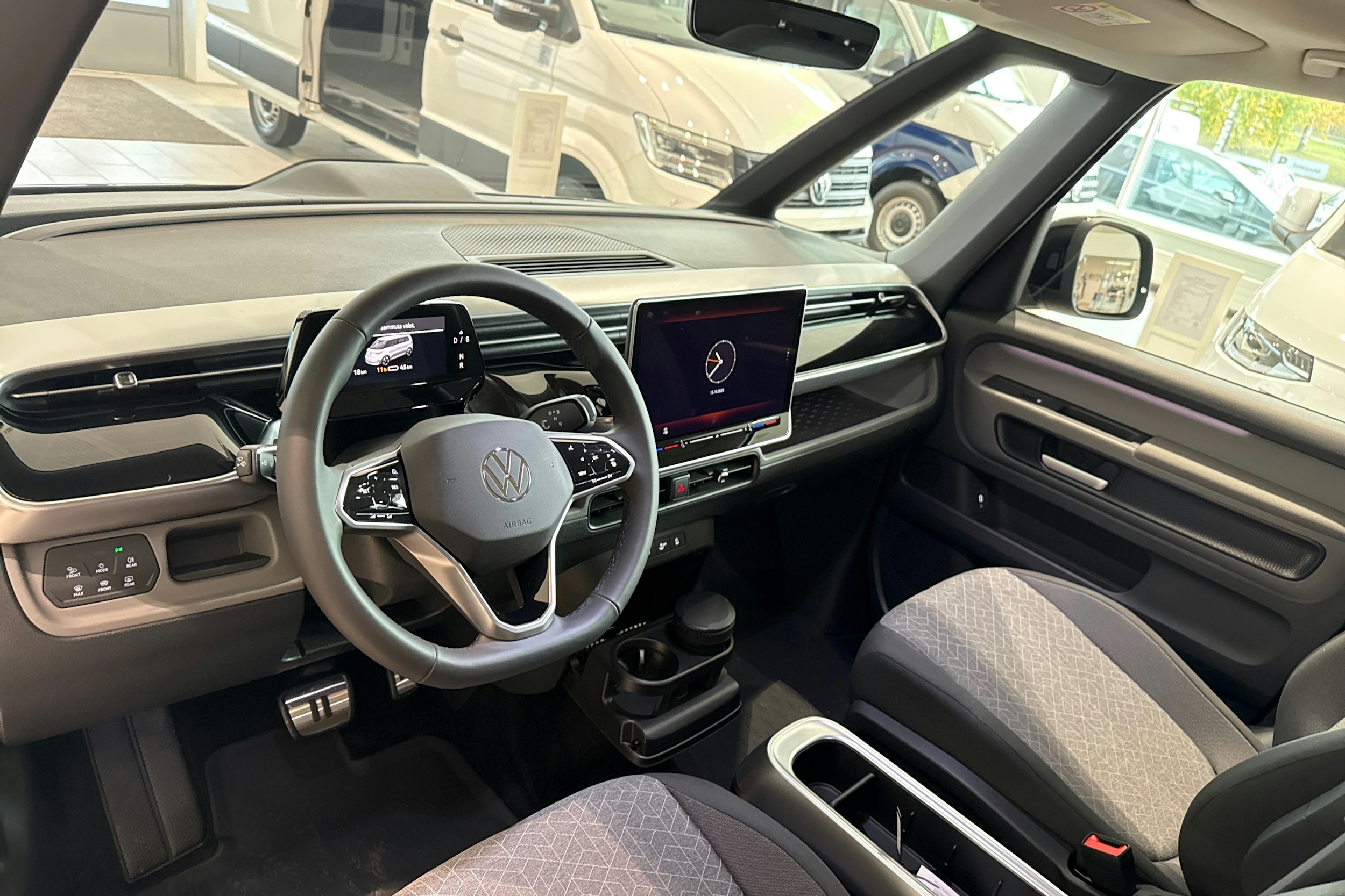 musta Volkswagen ID. Buzz 2025 kuva 8.