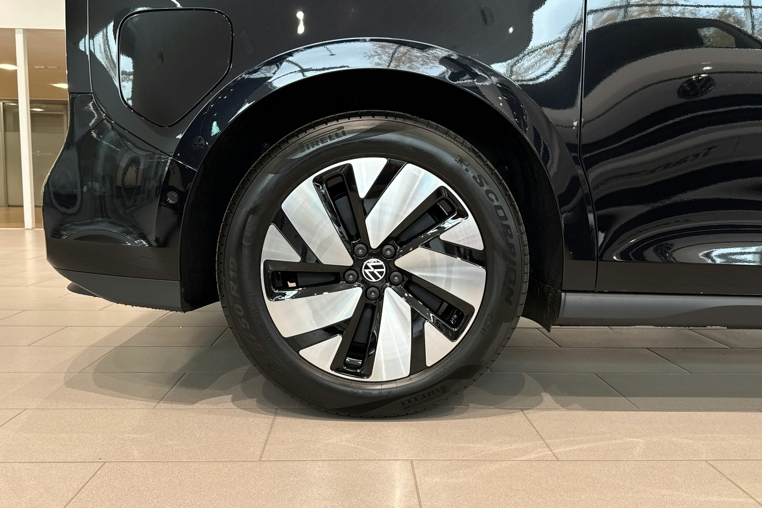 musta Volkswagen ID. Buzz 2025 kuva 11.