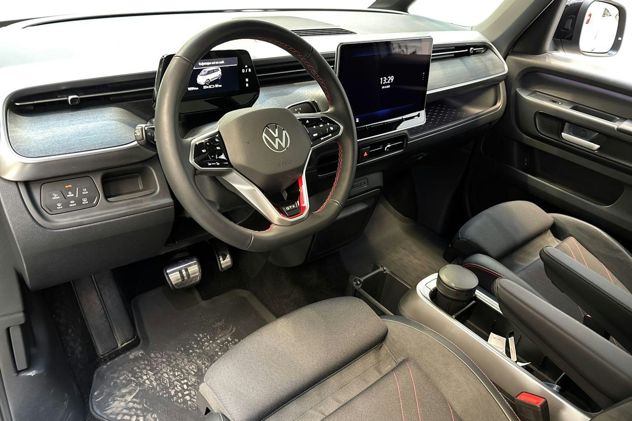 harmaa Volkswagen ID. Buzz 2025 kuva 7.