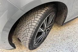 harmaa Volkswagen ID. Buzz 2025 kuva 13.