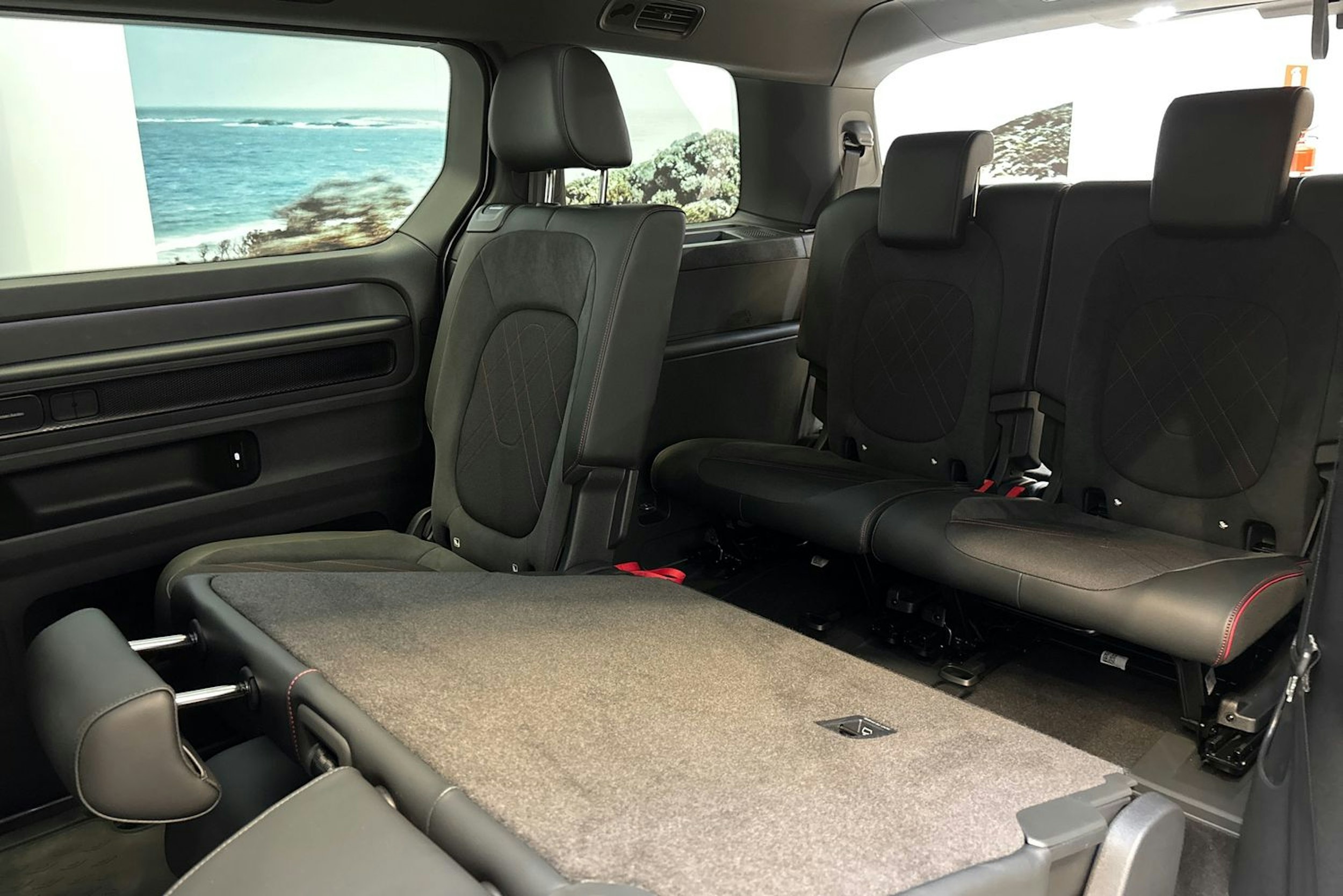 harmaa Volkswagen ID. Buzz 2025 kuva 16.