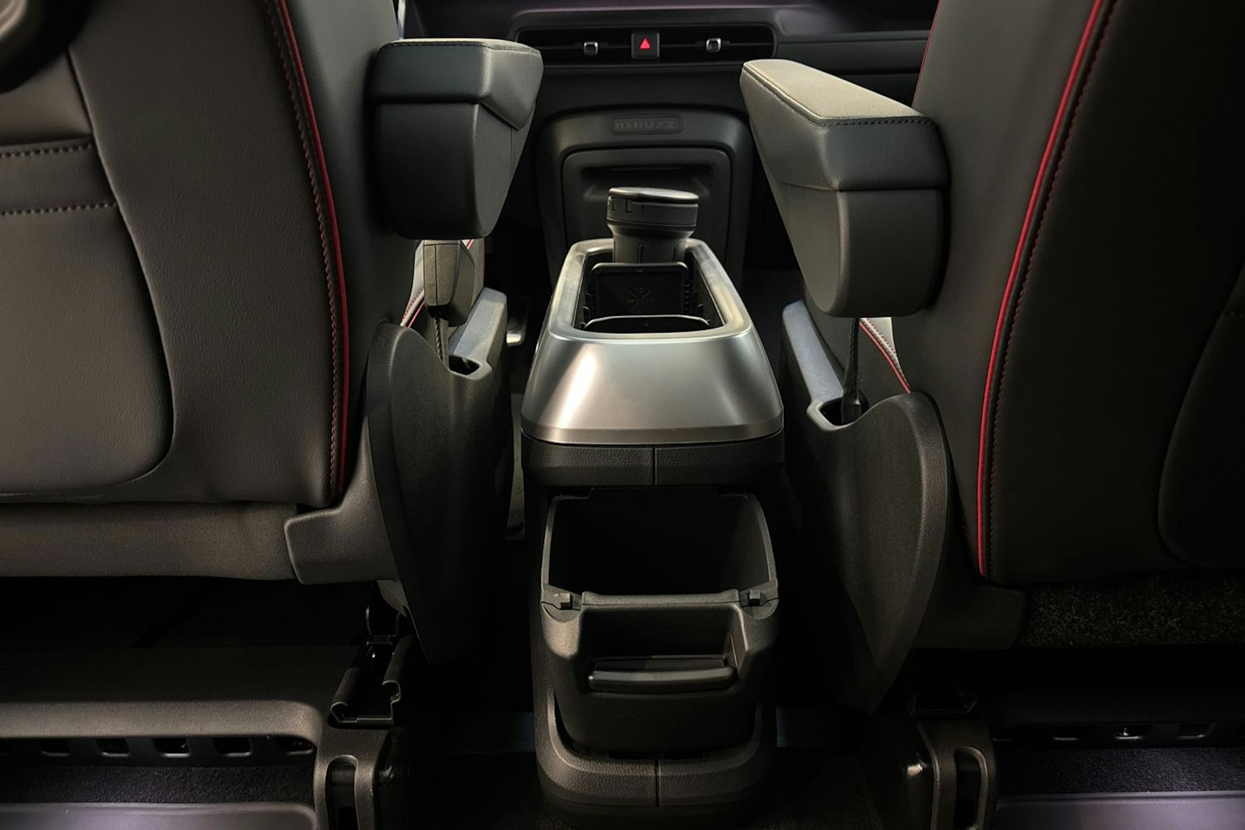 harmaa Volkswagen ID. Buzz 2025 kuva 17.