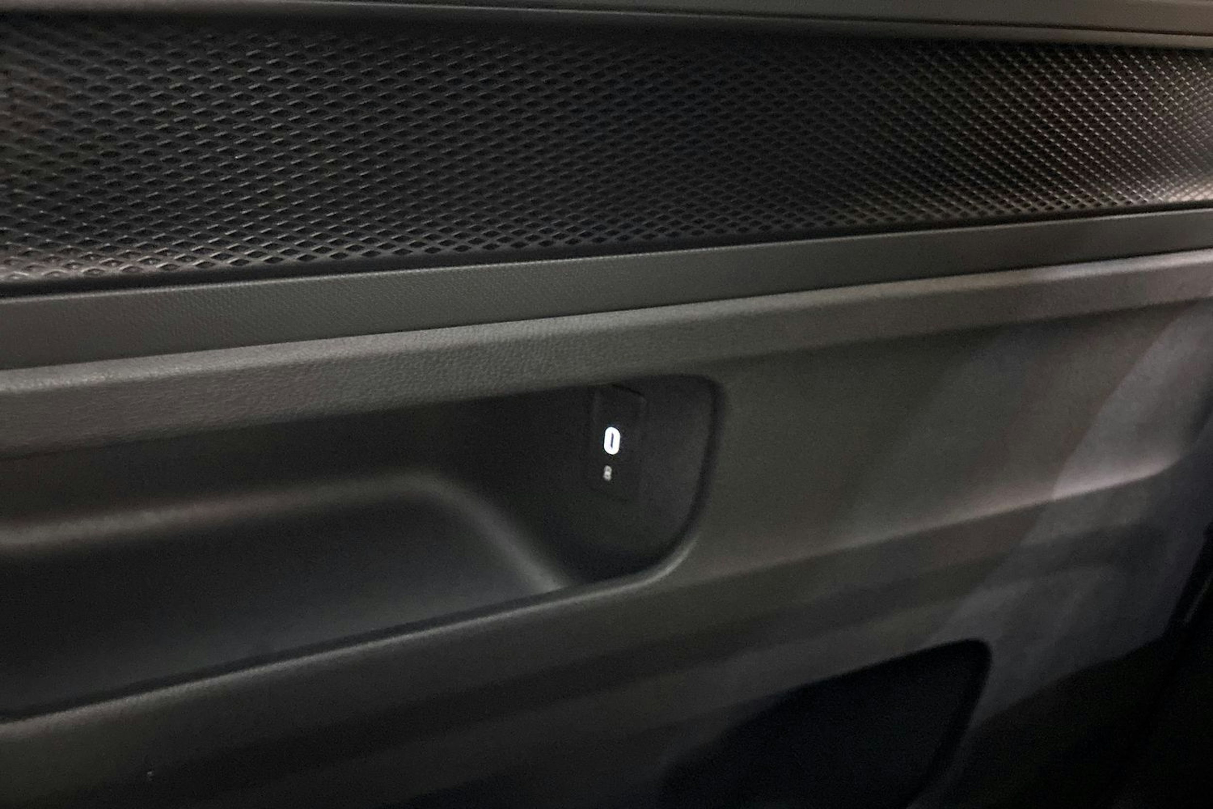 harmaa Volkswagen ID. Buzz 2025 kuva 18.