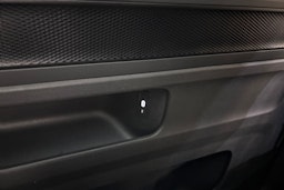 harmaa Volkswagen ID. Buzz 2025 kuva 18.