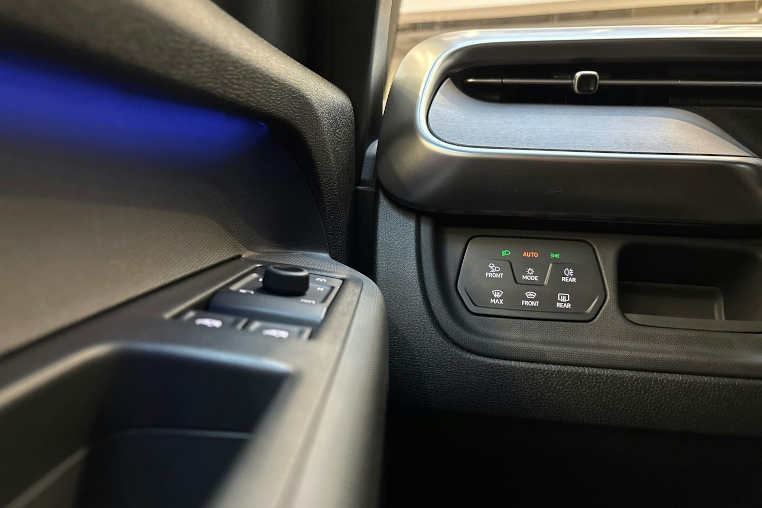 harmaa Volkswagen ID. Buzz 2025 kuva 21.