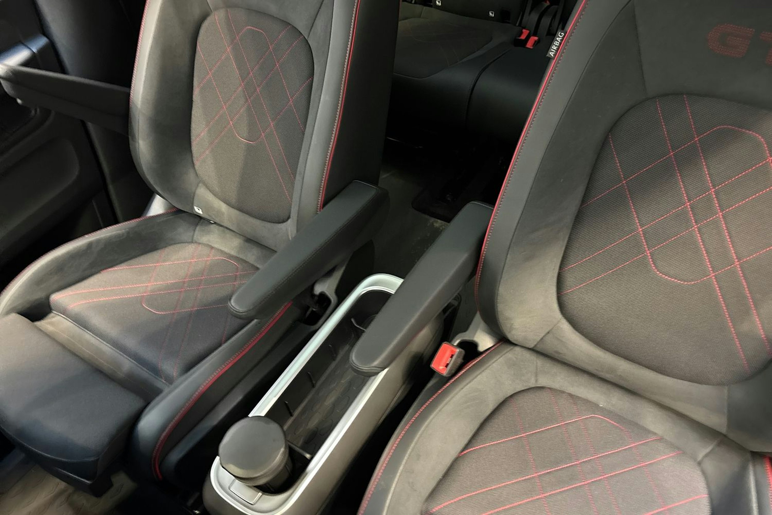 harmaa Volkswagen ID. Buzz 2025 kuva 33.