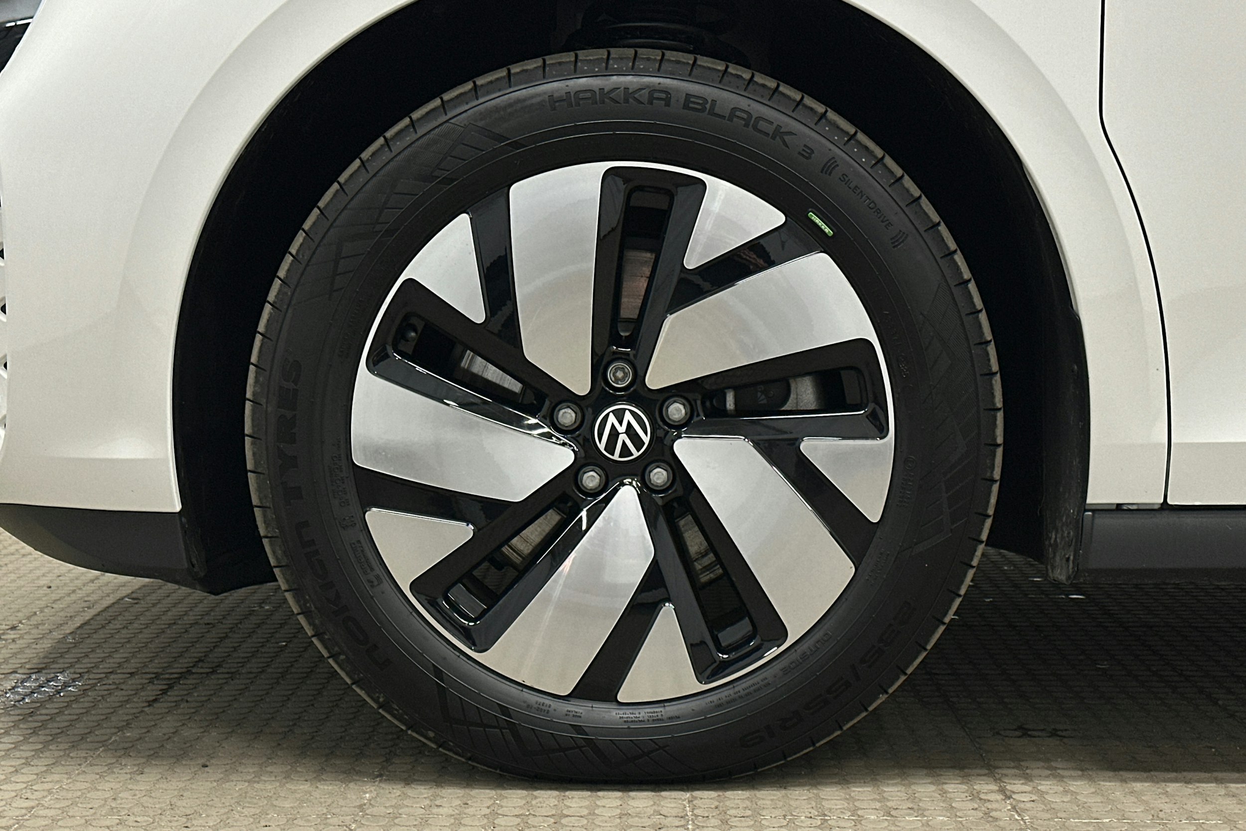 valkoinen Volkswagen ID. Buzz Cargo 2025 kuva 9.