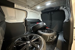 valkoinen Volkswagen ID. Buzz Cargo 2025 kuva 12.