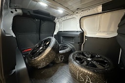 valkoinen Volkswagen ID. Buzz Cargo 2025 kuva 13.