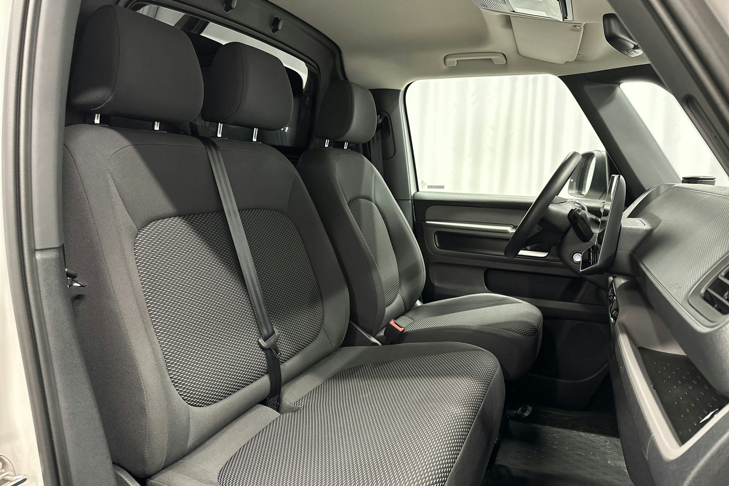 valkoinen Volkswagen ID. Buzz Cargo 2025 kuva 15.
