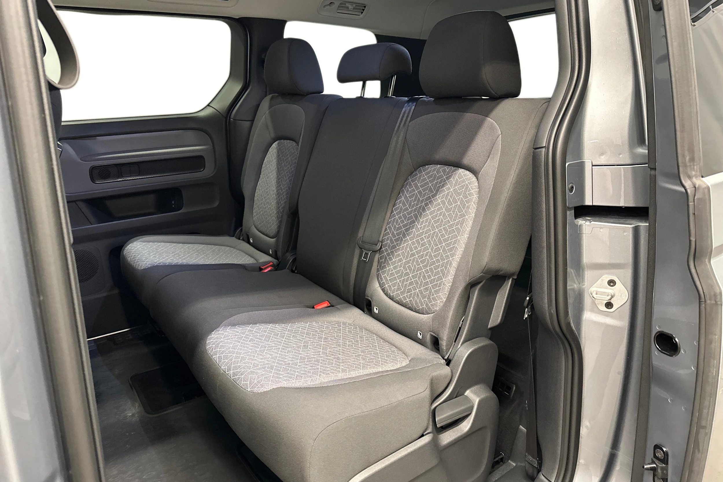 harmaa Volkswagen ID. Buzz 2025 kuva 8.