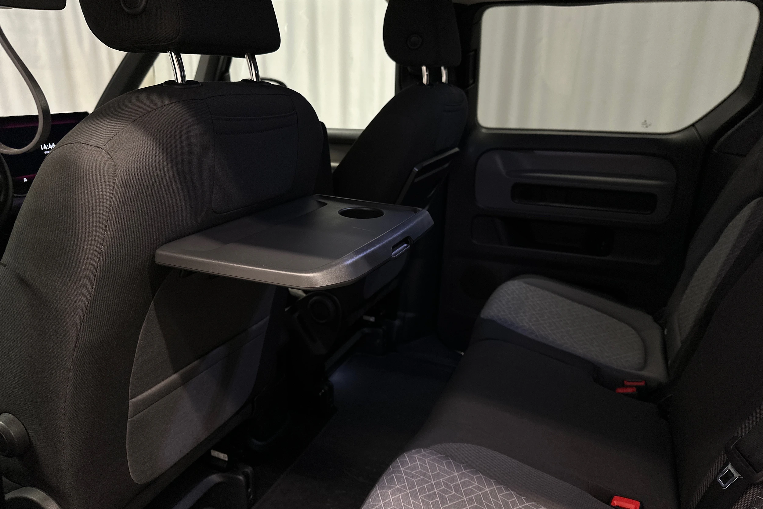 harmaa Volkswagen ID. Buzz 2025 kuva 33.
