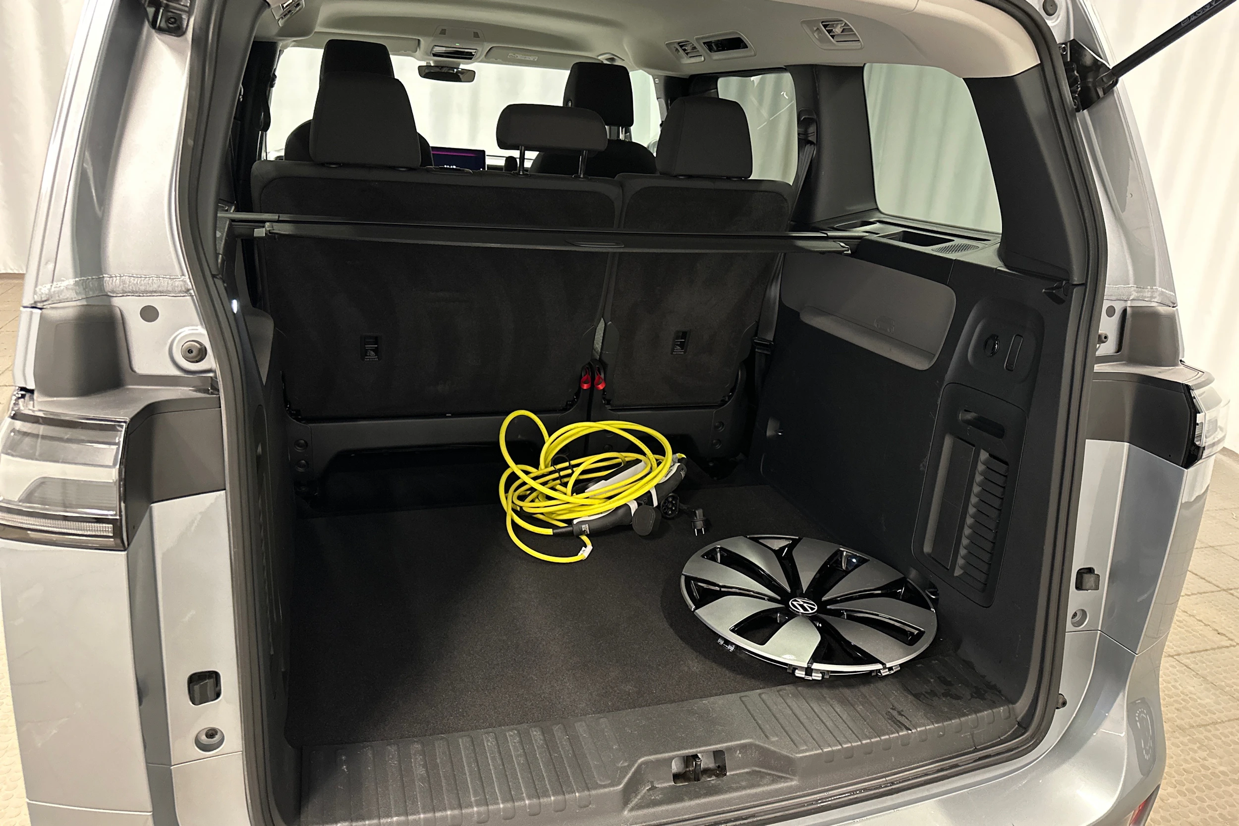 harmaa Volkswagen ID. Buzz 2025 kuva 34.