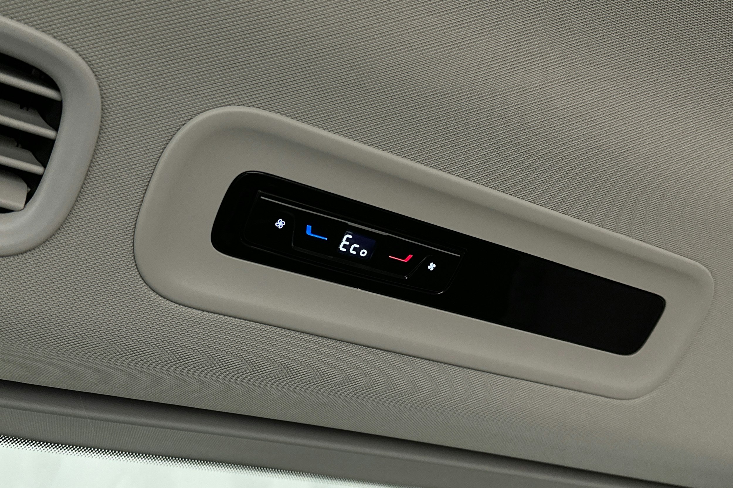 musta Volkswagen ID. Buzz 2025 kuva 10.