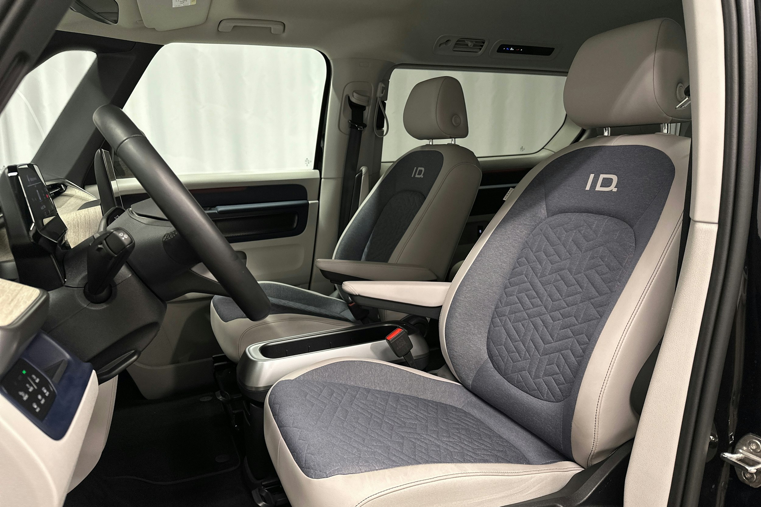 musta Volkswagen ID. Buzz 2025 kuva 12.