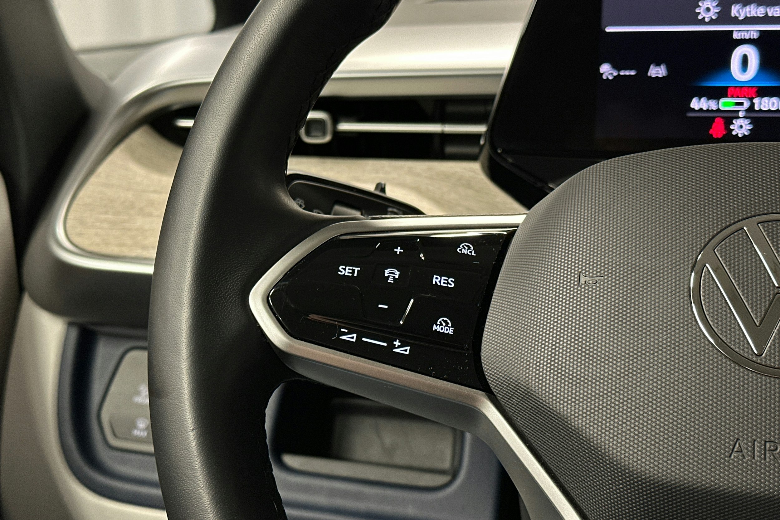 musta Volkswagen ID. Buzz 2025 kuva 14.