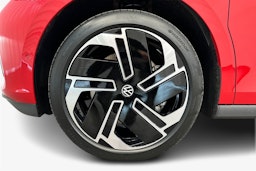 punainen Volkswagen ID. Buzz 2025 kuva 11.