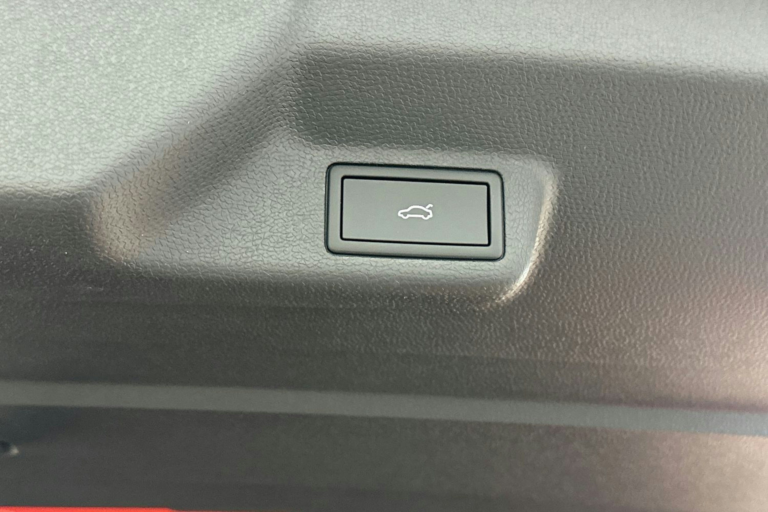 punainen Volkswagen ID. Buzz 2025 kuva 13.