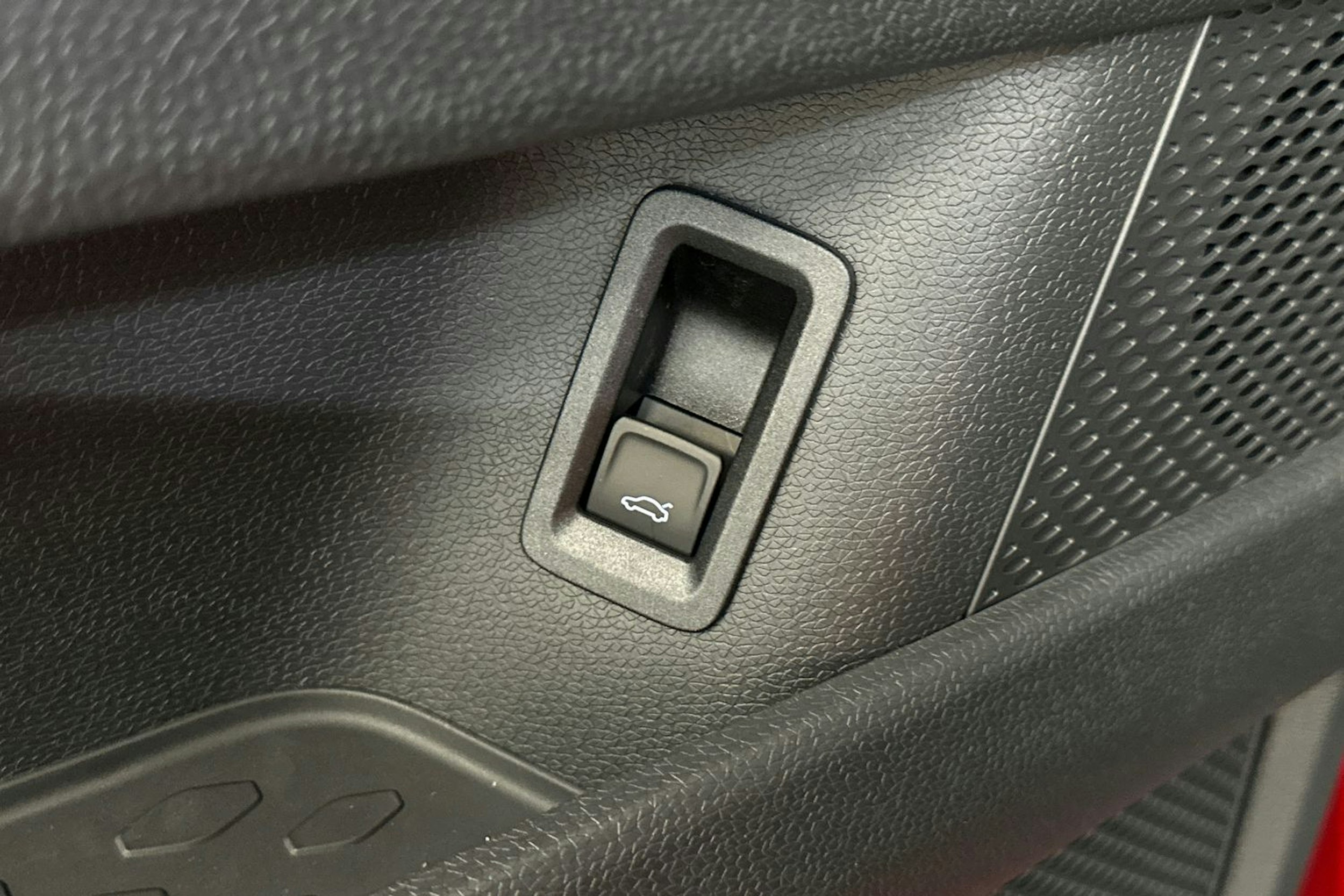 punainen Volkswagen ID. Buzz 2025 kuva 16.