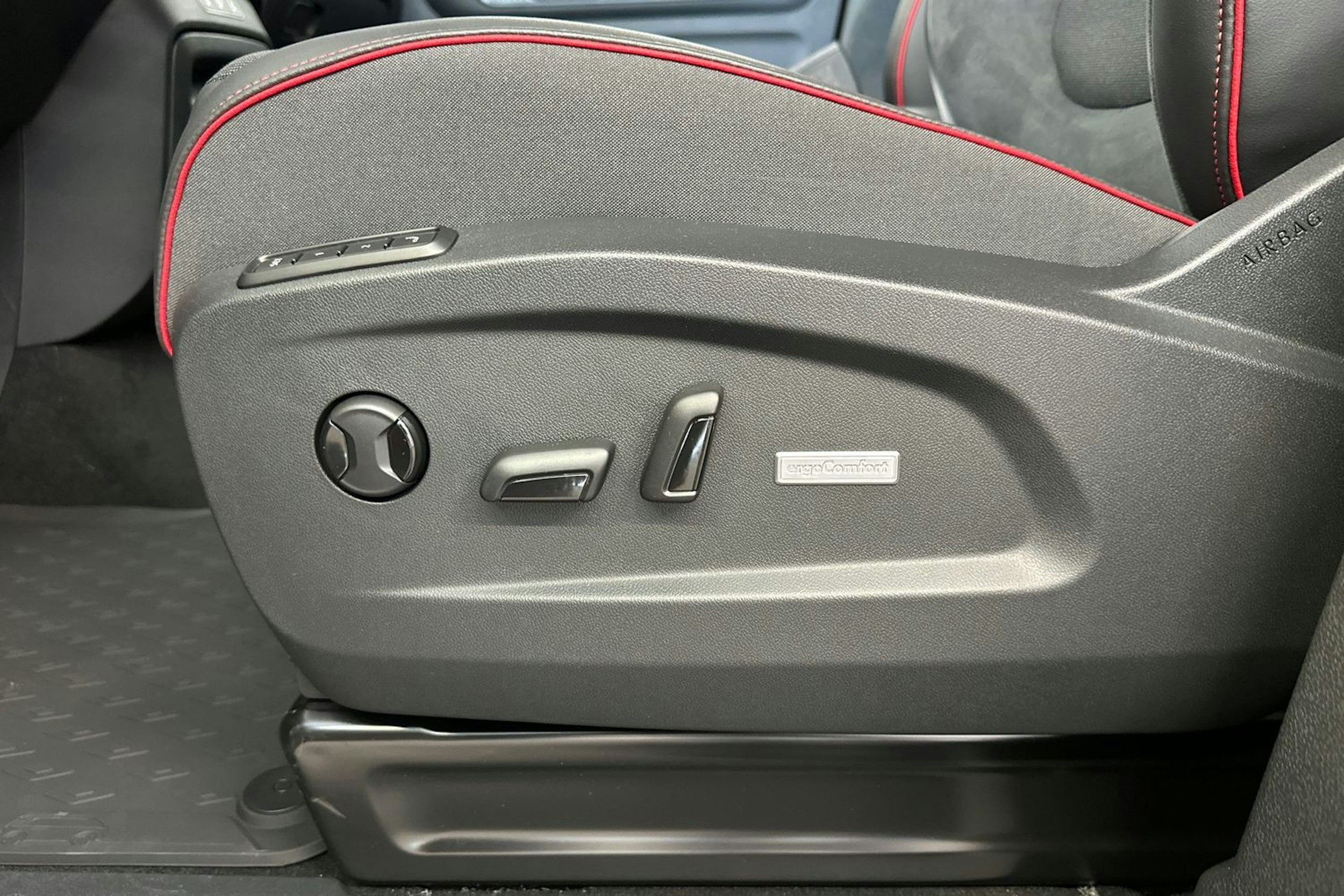 punainen Volkswagen ID. Buzz 2025 kuva 17.