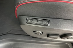 punainen Volkswagen ID. Buzz 2025 kuva 18.