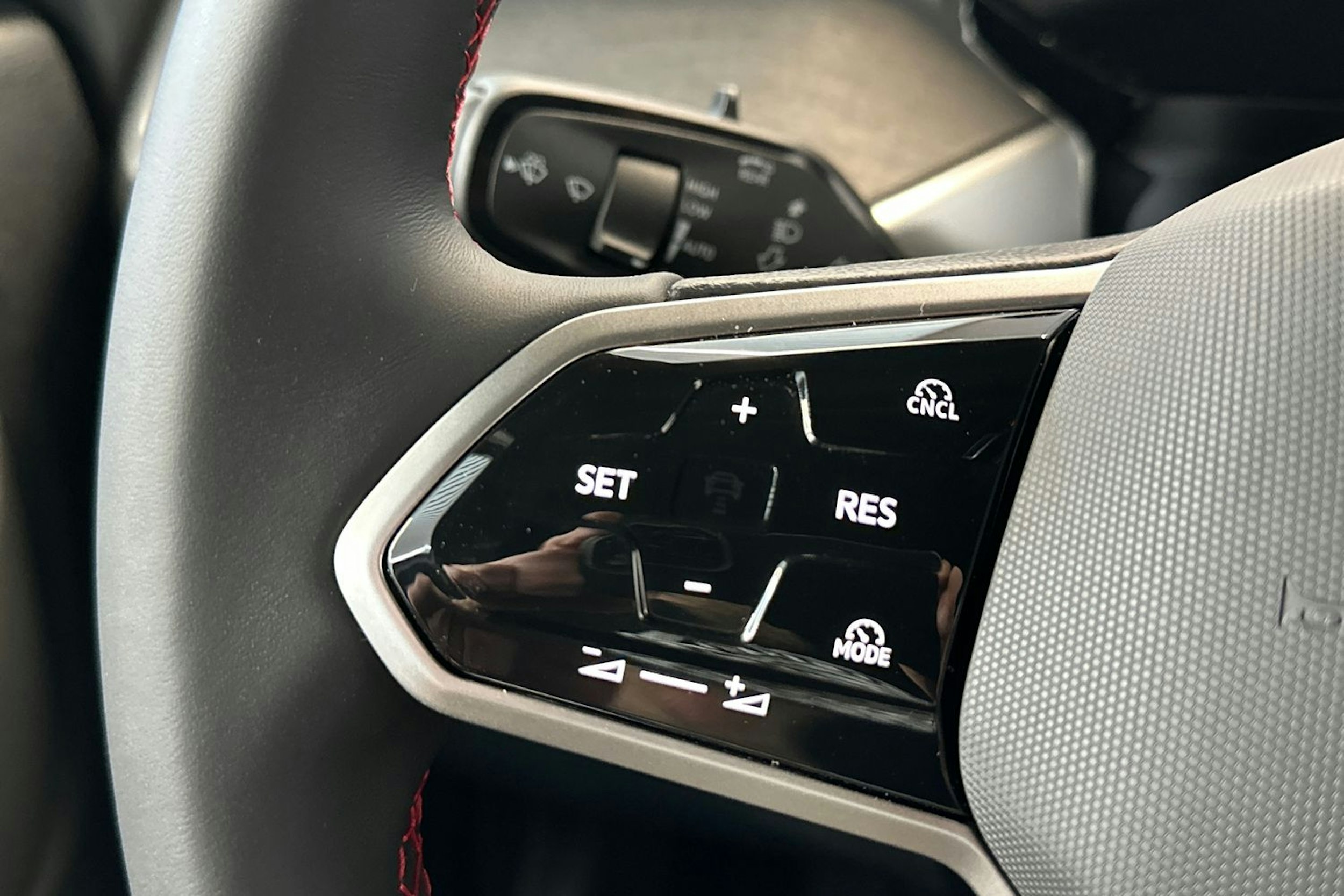 punainen Volkswagen ID. Buzz 2025 kuva 21.