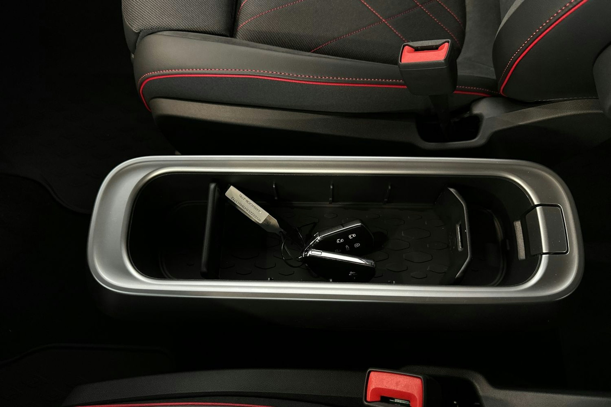 punainen Volkswagen ID. Buzz 2025 kuva 29.