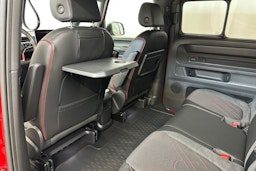 punainen Volkswagen ID. Buzz 2025 kuva 32.