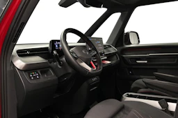 punainen Volkswagen ID. Buzz 2025 kuva 6.