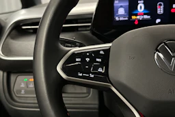 punainen Volkswagen ID. Buzz 2025 kuva 9.