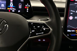 punainen Volkswagen ID. Buzz 2025 kuva 10.