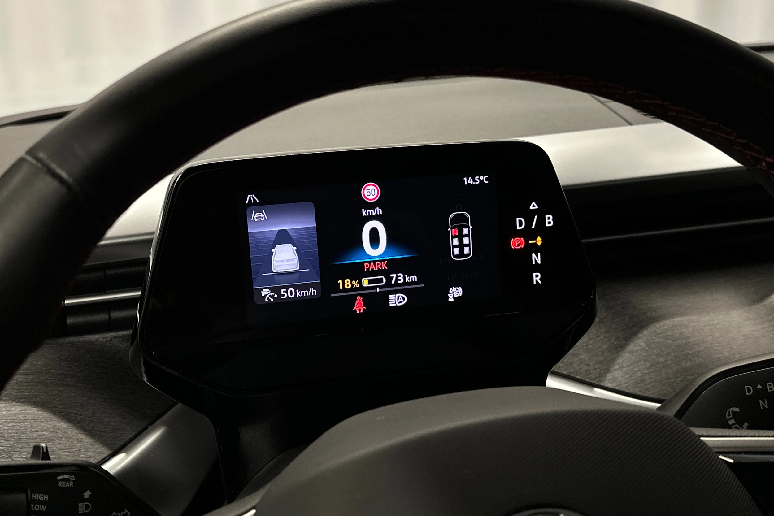 punainen Volkswagen ID. Buzz 2025 kuva 11.