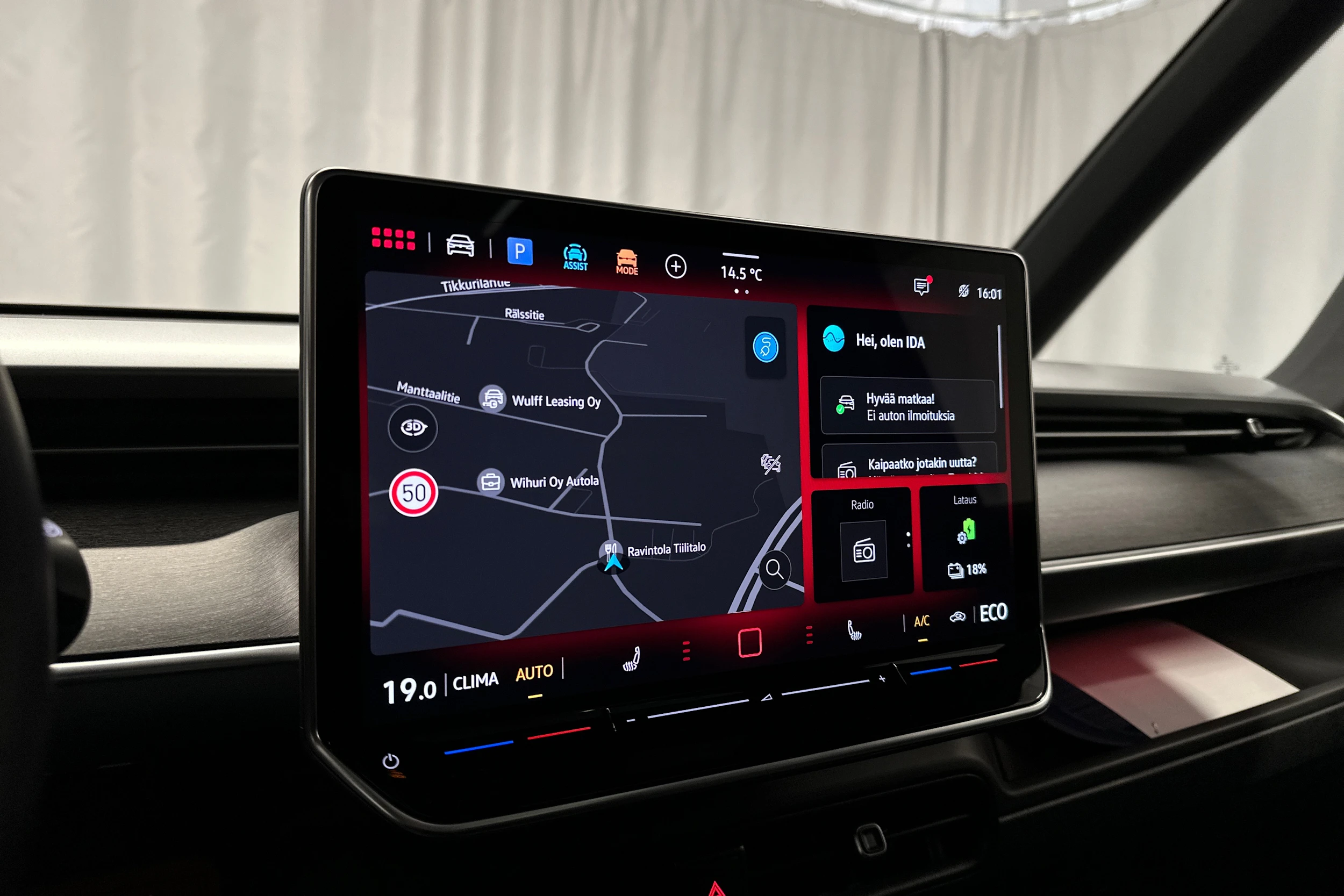 punainen Volkswagen ID. Buzz 2025 kuva 13.