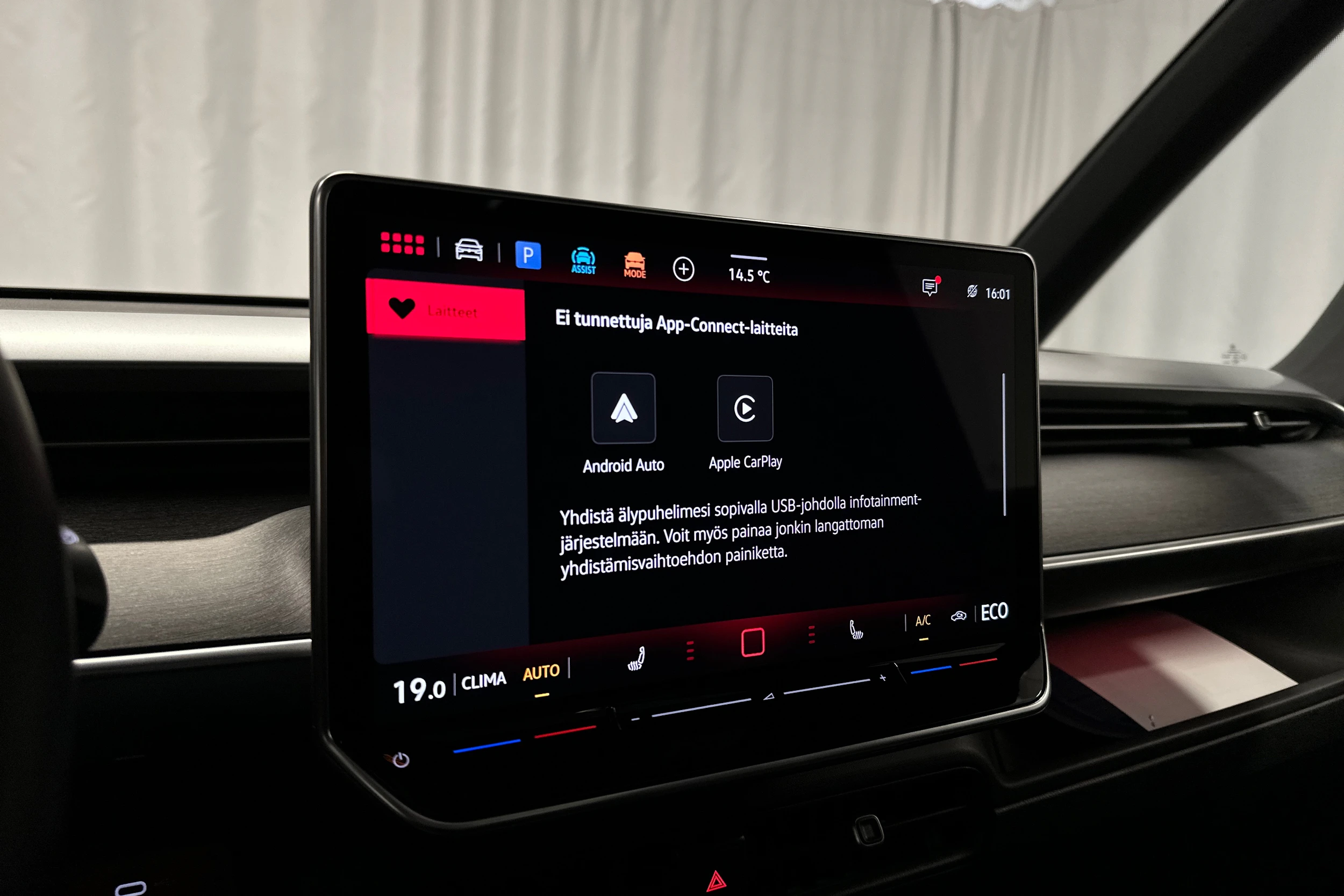 punainen Volkswagen ID. Buzz 2025 kuva 15.