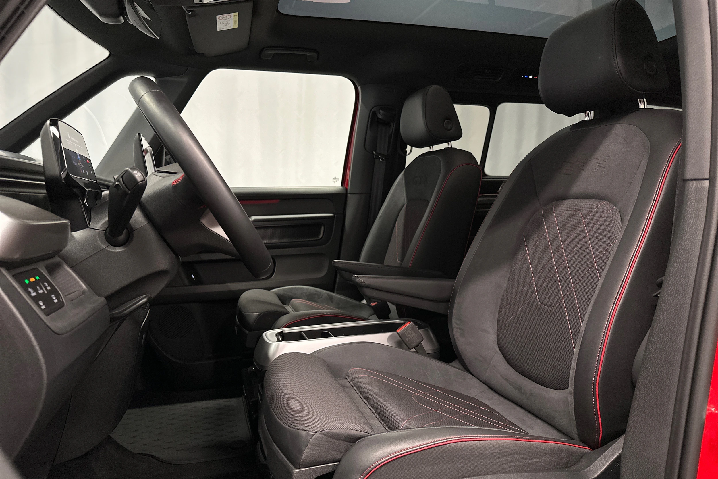 punainen Volkswagen ID. Buzz 2025 kuva 21.