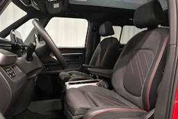 punainen Volkswagen ID. Buzz 2025 kuva 21.