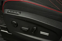 punainen Volkswagen ID. Buzz 2025 kuva 22.