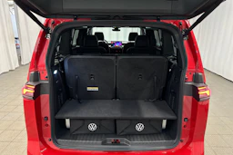 punainen Volkswagen ID. Buzz 2025 kuva 29.