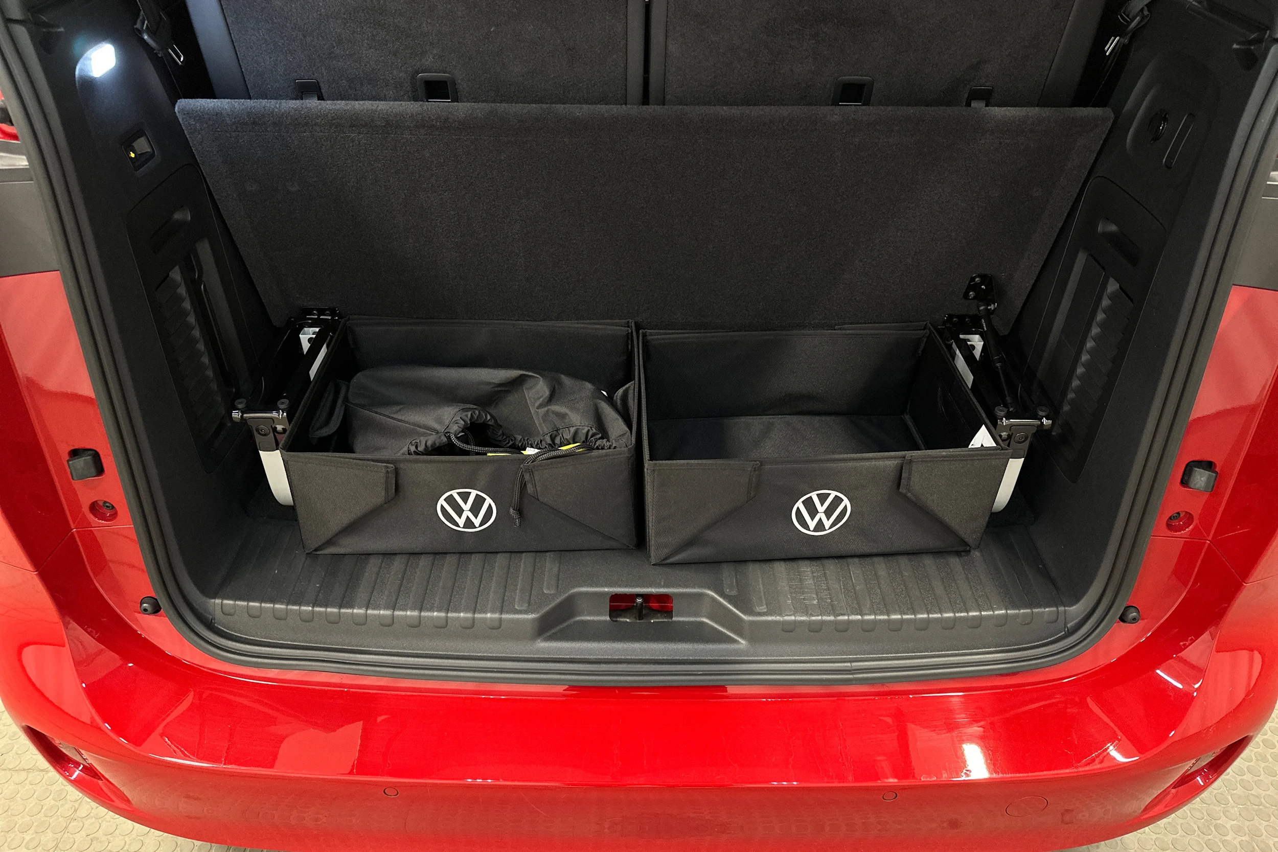 punainen Volkswagen ID. Buzz 2025 kuva 32.