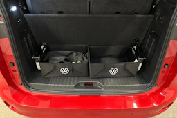 punainen Volkswagen ID. Buzz 2025 kuva 32.