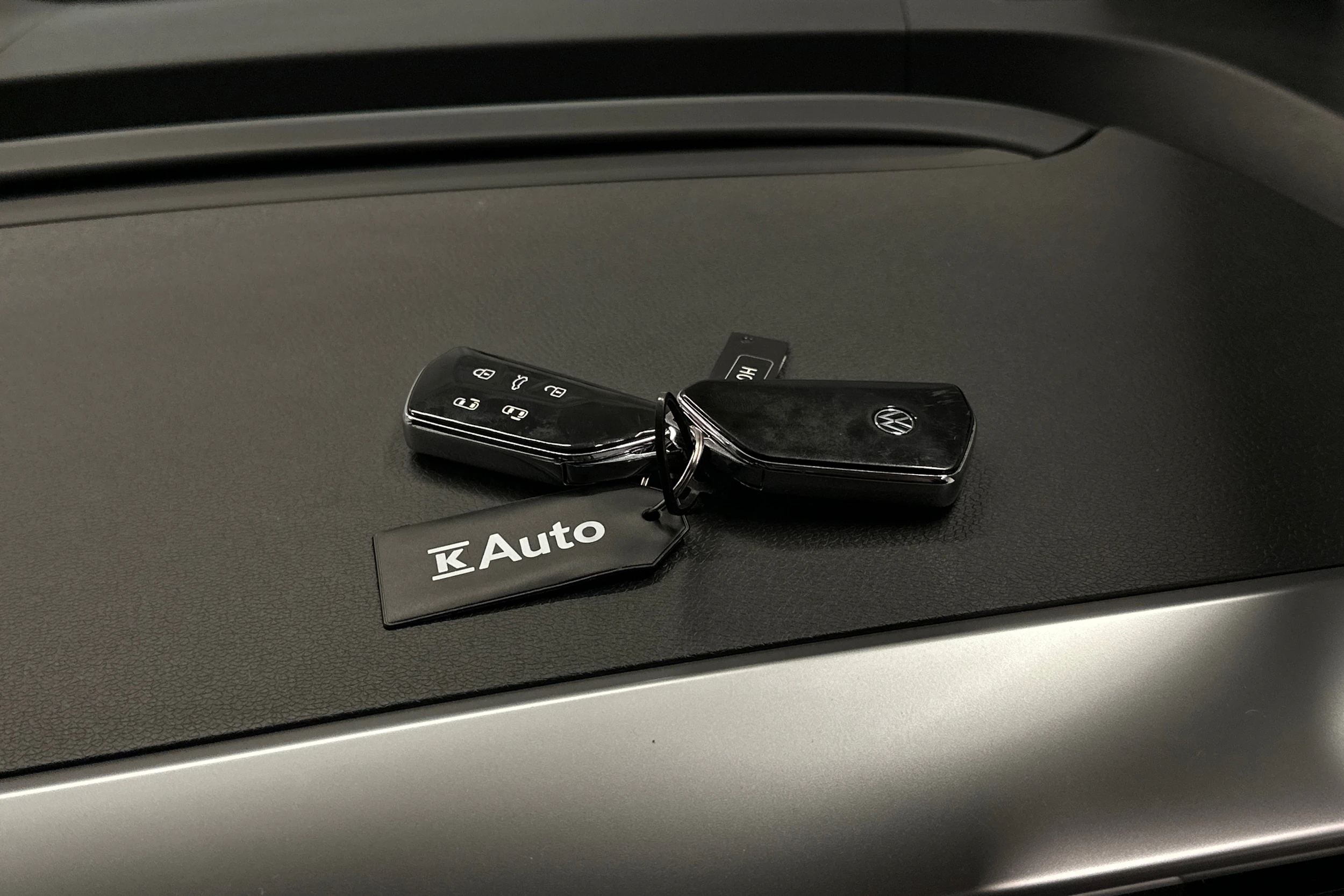 punainen Volkswagen ID. Buzz 2025 kuva 33.