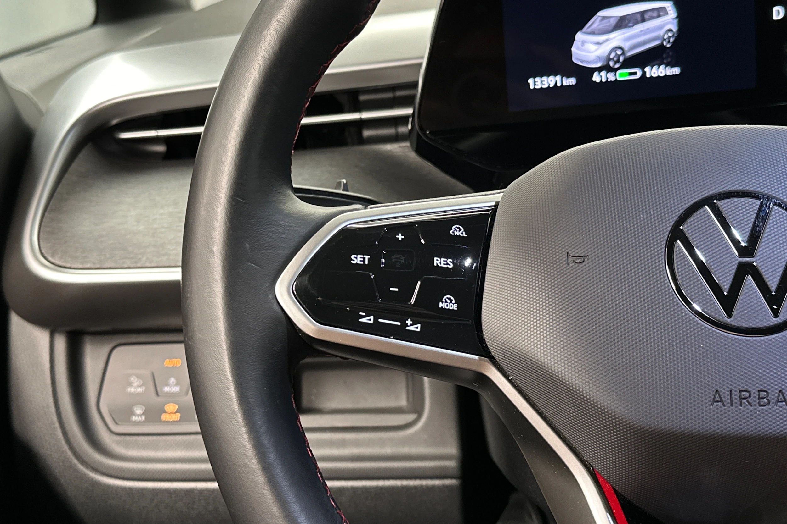 monivär. Volkswagen ID. Buzz 2025 kuva 15.