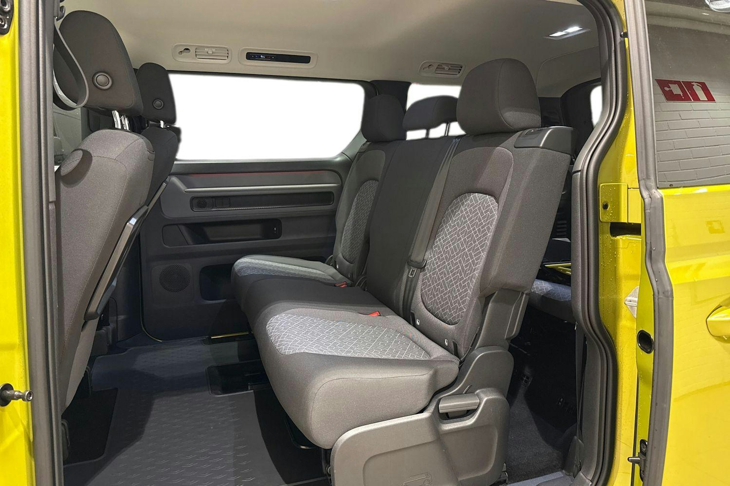 keltainen Volkswagen ID. Buzz 2025 kuva 11.