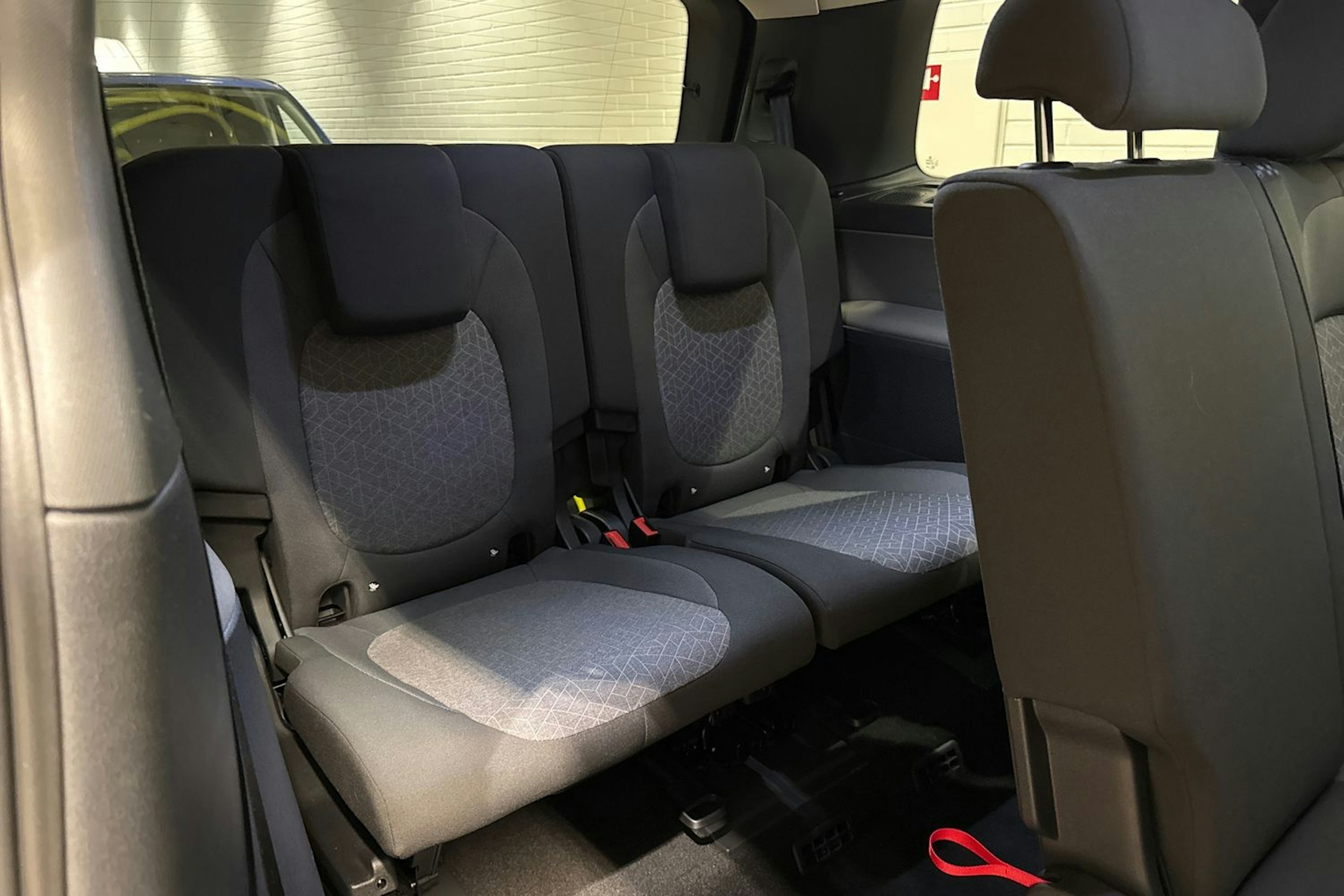 keltainen Volkswagen ID. Buzz 2025 kuva 18.