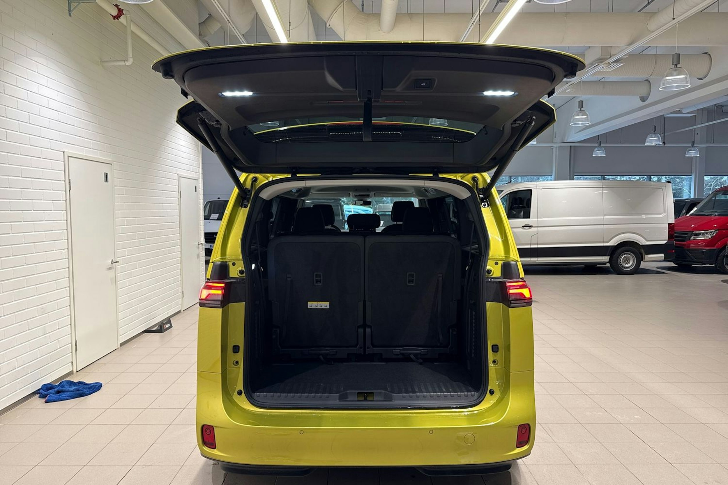 keltainen Volkswagen ID. Buzz 2025 kuva 20.