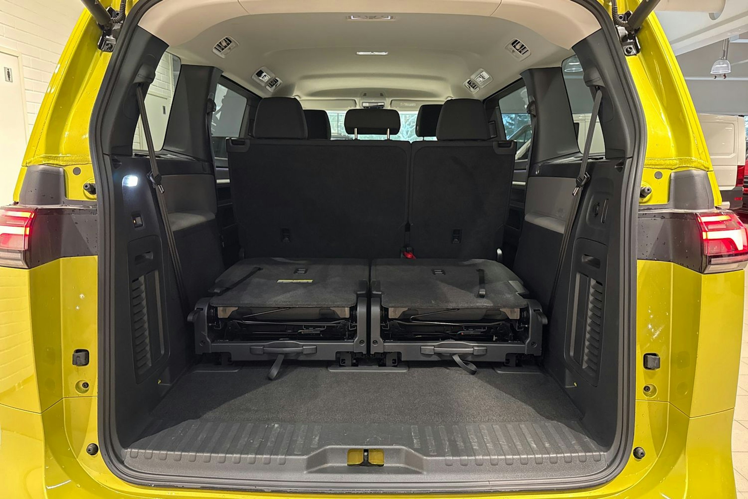 keltainen Volkswagen ID. Buzz 2025 kuva 23.