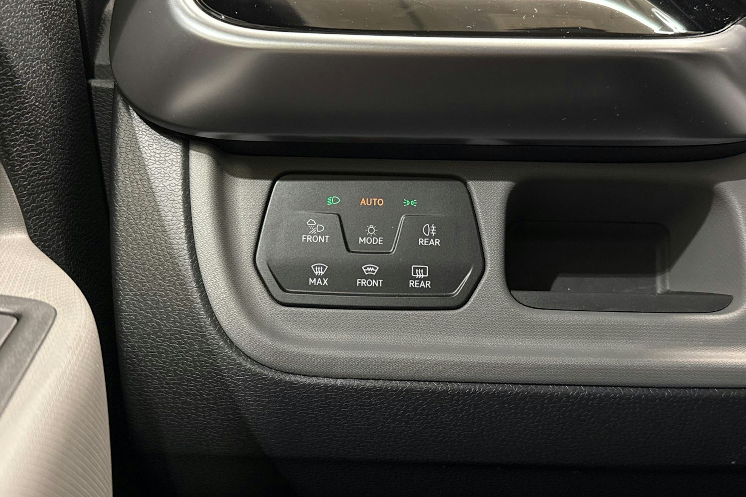 keltainen Volkswagen ID. Buzz 2025 kuva 39.