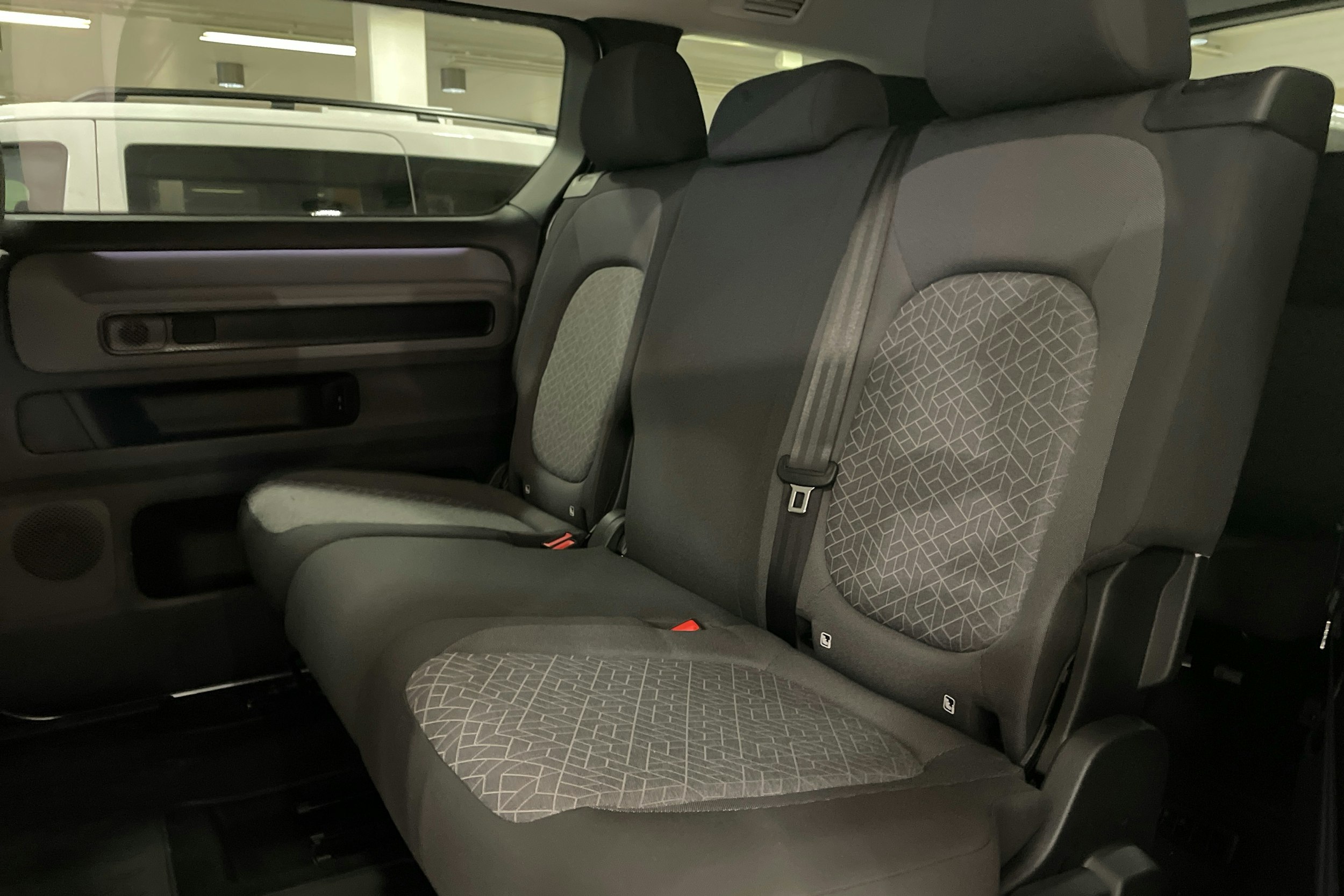 met. harmaa Volkswagen ID. Buzz 2025 kuva 11.